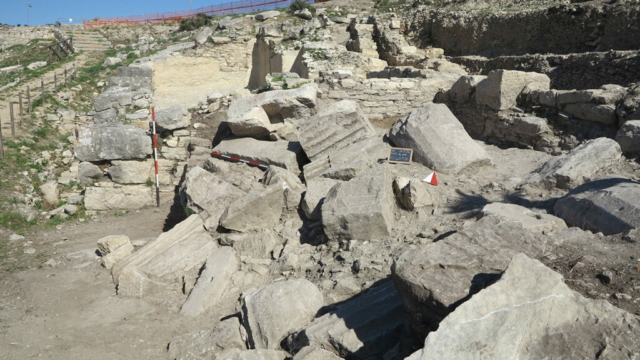 Crollo di alzato monumentale a Sud dell’ephebikon