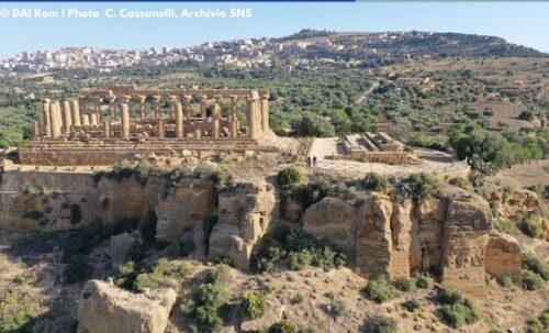 Giovedì 26 giugno alle ore 18, presso l'Istituto Archeologico Germanico di Roma Gianfranco Adornato terrà una conferenza pubblica su “Architettura e culto nel santuario del Tempio D di Akragas, tra evidenze archeologiche e revisioni”.